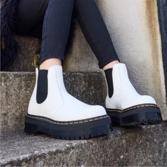 Unisex New Dr. Martens White Quad Smooth Leather Platform Chelsea Boots M4 W5 - Picture 1 of 10